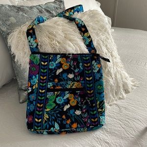 Vera Bradley crossbody purse like new